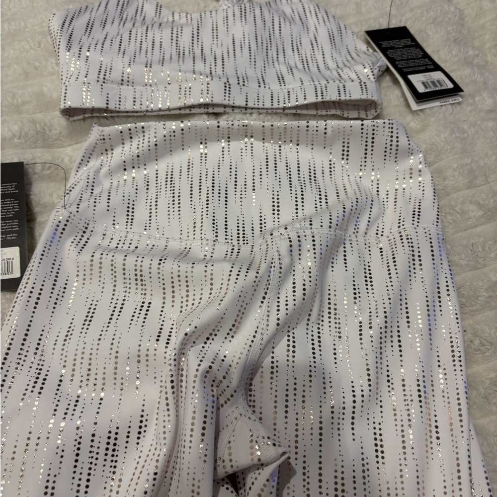 Glyder White and Silver Striped Set